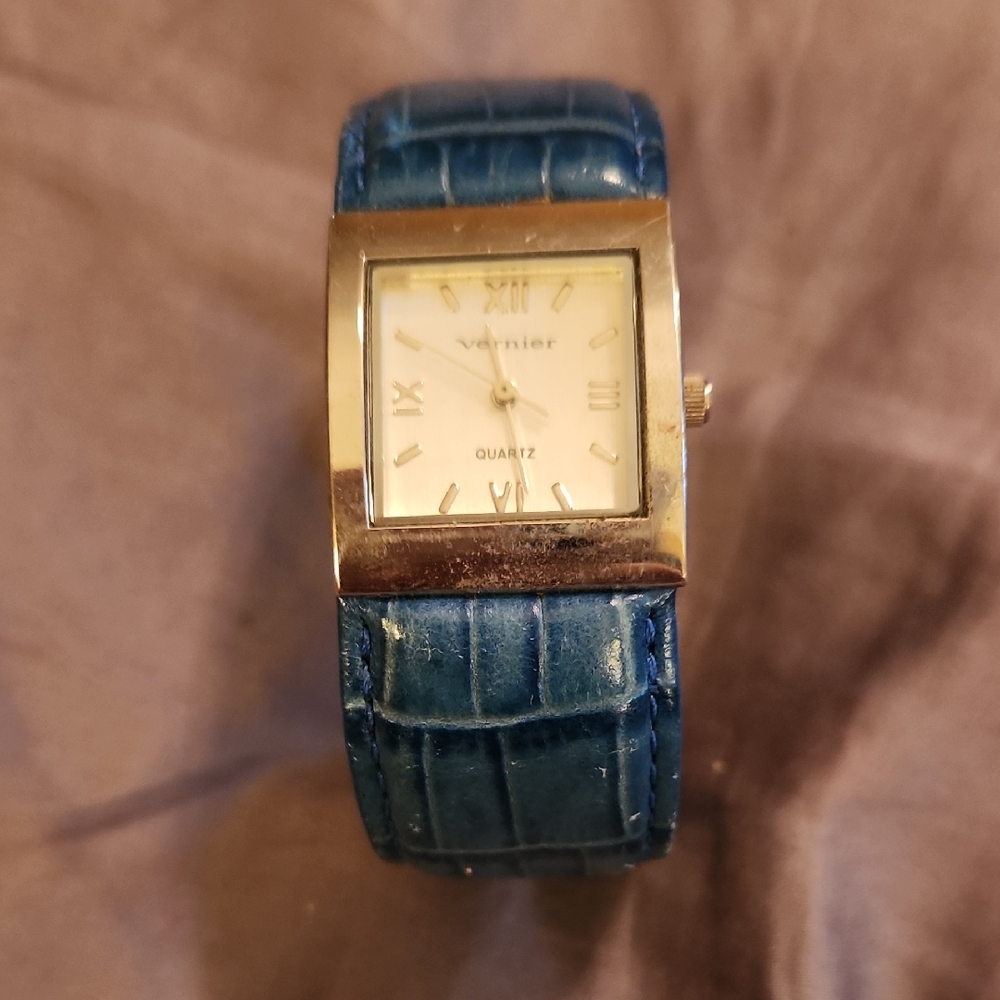 Vernier Women's Blue Leather Strap Watch - Picture 1 of 5